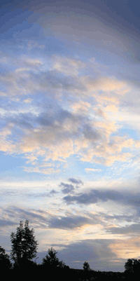 Blauer Himmel mit Wolken am Morgen!